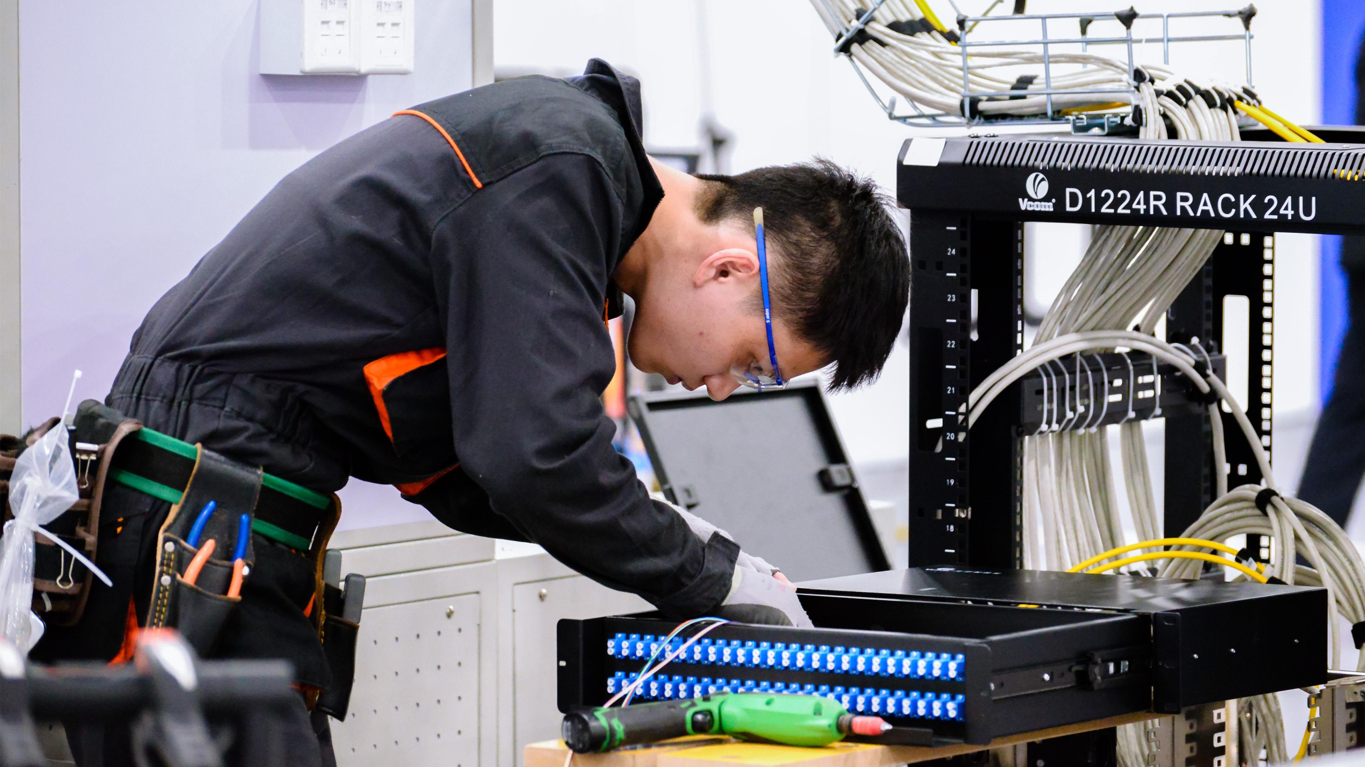 中共中央办公厅 国务院办公厅印发《关于加强新时代高技能人才队伍建设的意见》